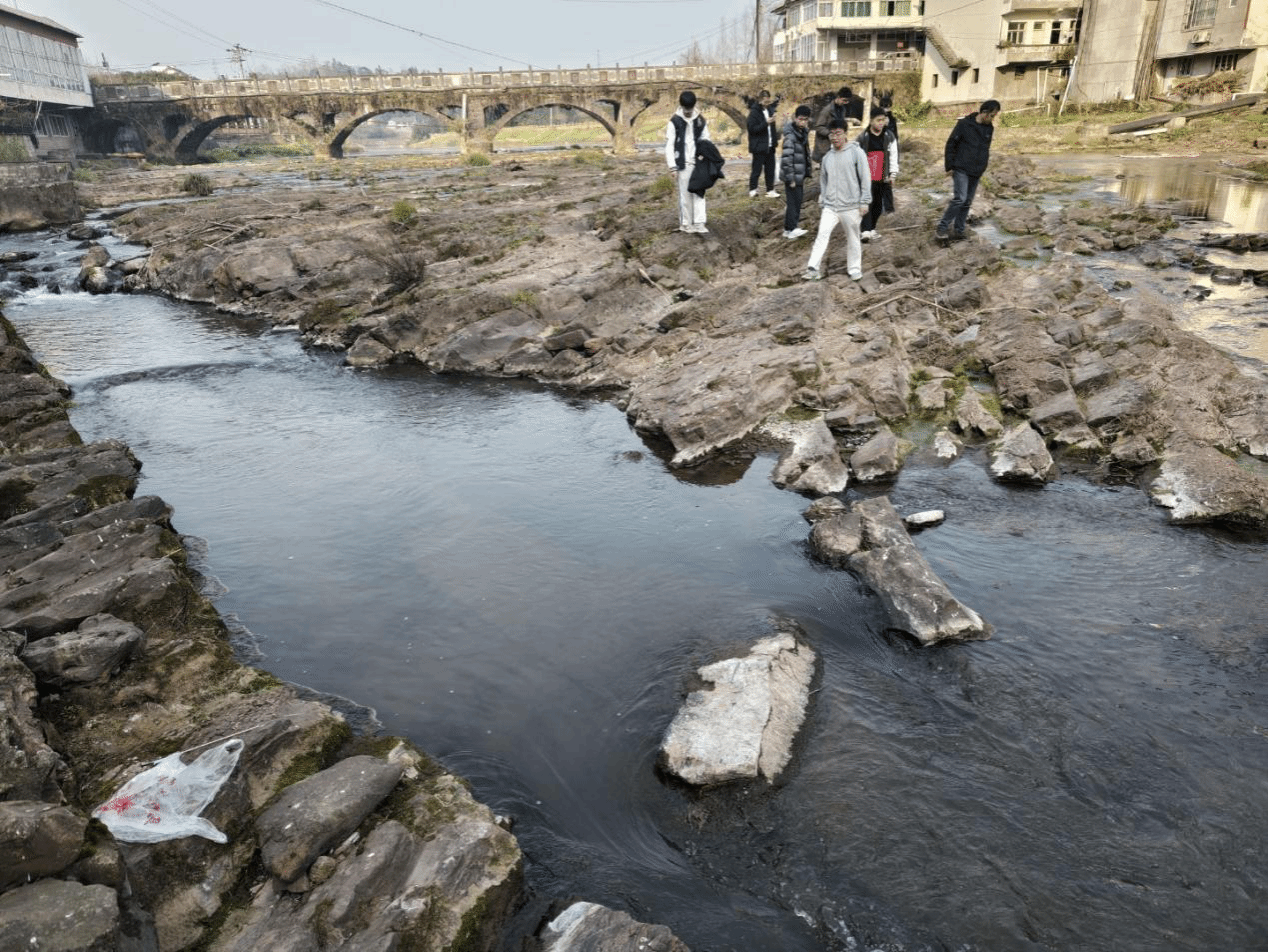 “灰色水足迹”团队调研陇西河