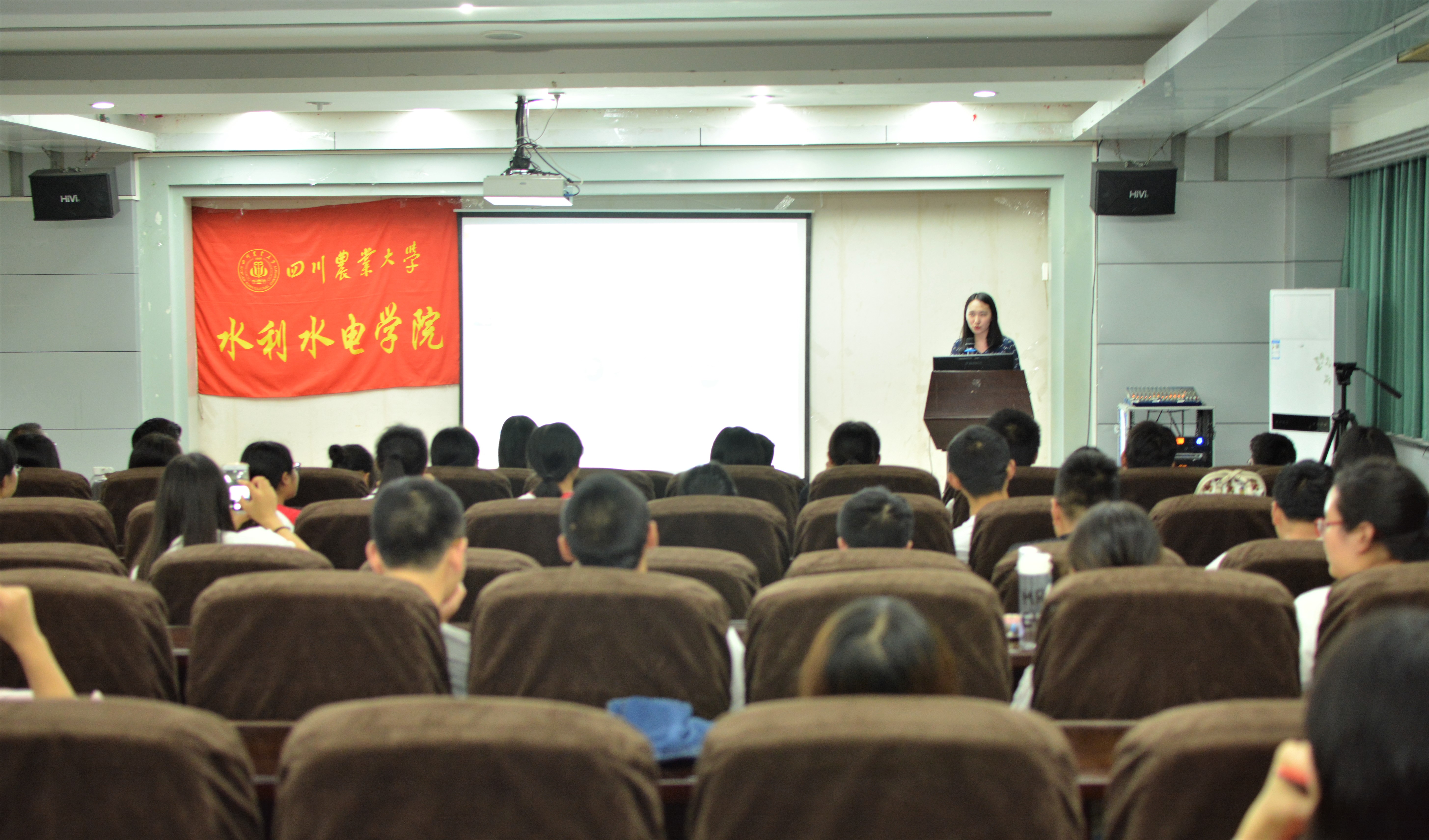 太阳成集团tyc33455cc举行2018届优秀毕业生经验交流分享会